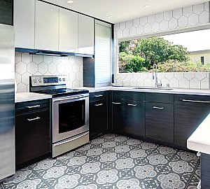 Hexatile Glossy Blanco 7" x 8" Porcelain Wall Tile - Sold Per Case of 25 - 7.67 Square Feet