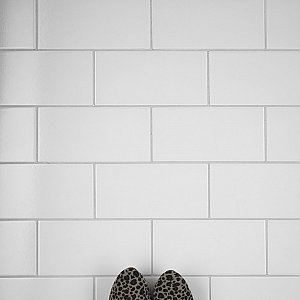 Piscina Brick Blanco Brillo 4-3/4" x 9-5/8" Porcelain Floor & Wall Tile - 34 Tiles Per Case - 11.22 Sq. Ft.