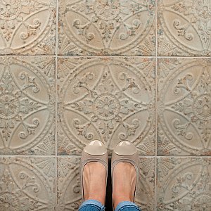 Saja Blanco 13" x 13" Ceramic Tile - Sold Per Case of 10 - 12.20 Square Feet