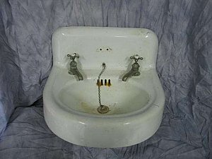 Antique Cast Iron Wall-Hung Sink