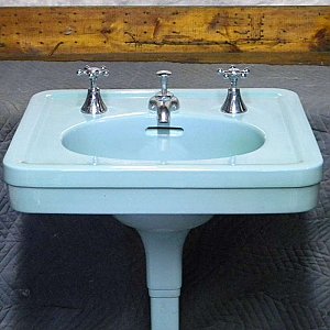 Antique Blue Crane "Ipswich" Peg Leg Sink