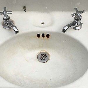 Antique Cast Iron Wall Hung Sink