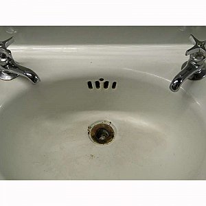 Antique Cast Iron Wall Hung Sink